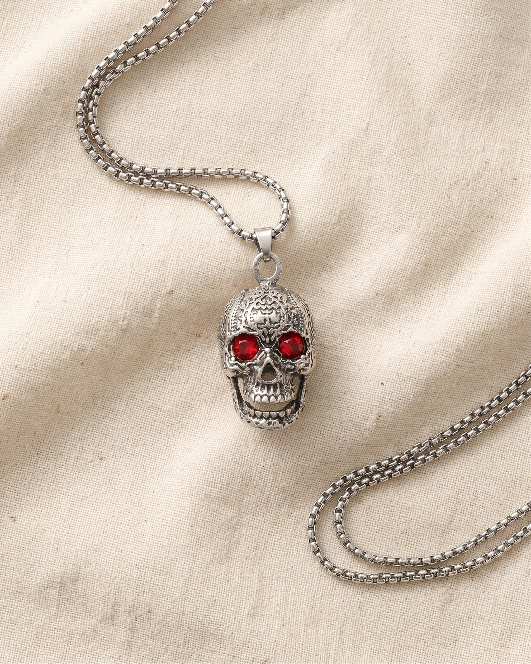 Collar Skull – Ojos Carmesí