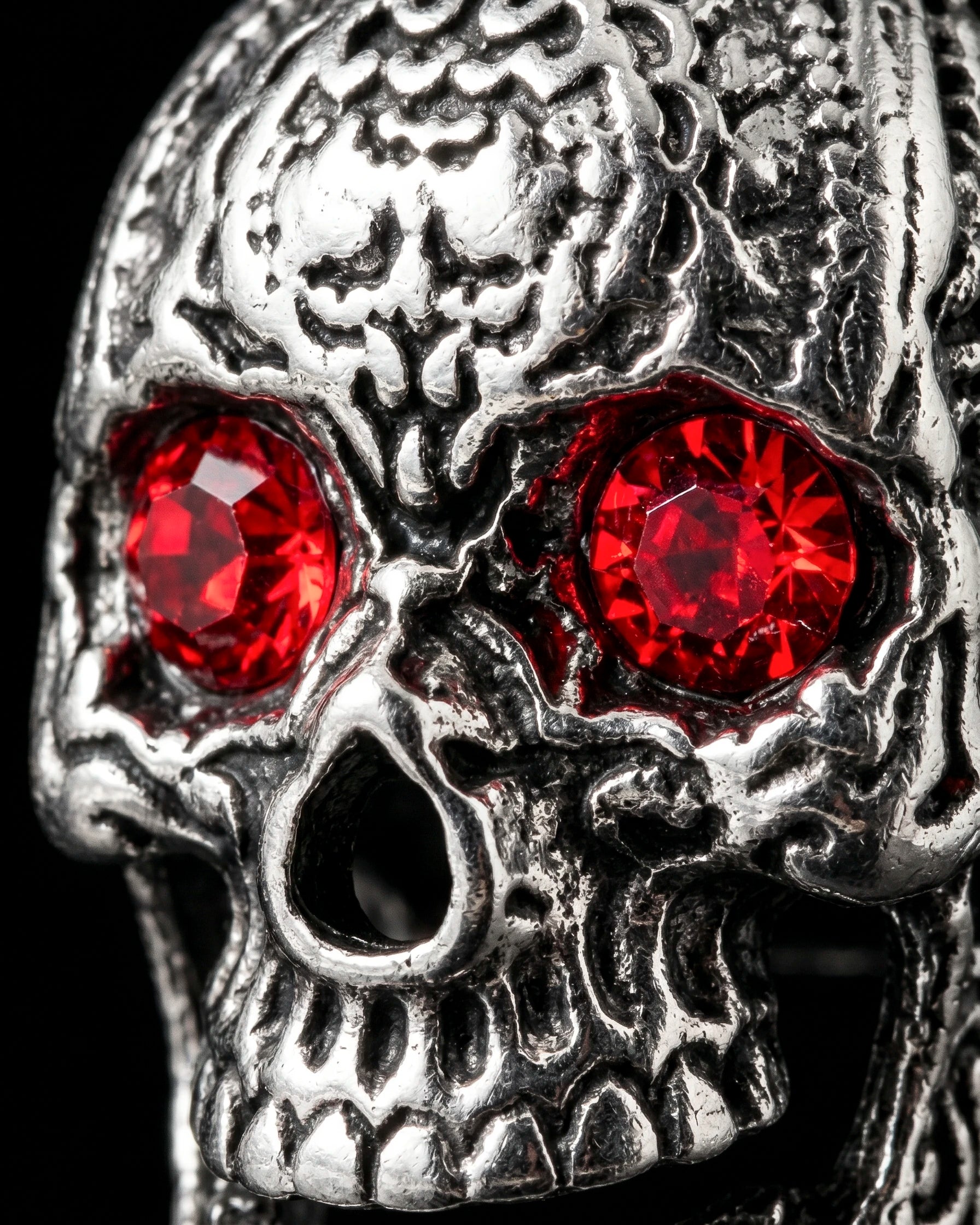 Collar Skull – Ojos Carmesí