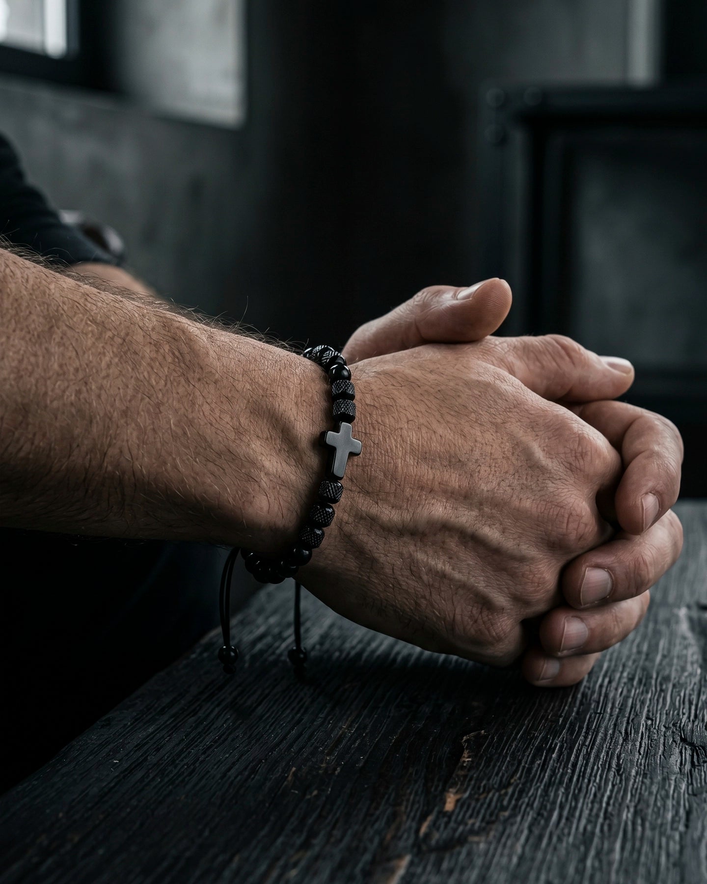 Pulseras Cruz – Negro y Plateado