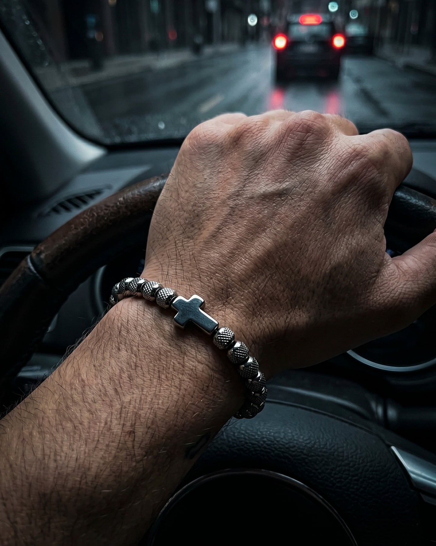 Pulseras Cruz – Negro y Plateado