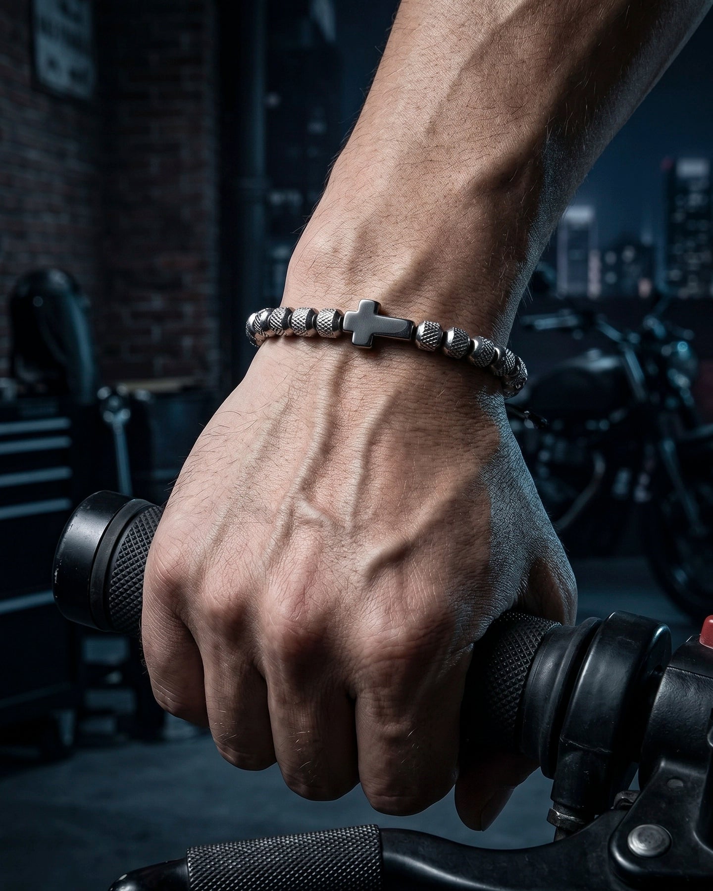 Pulseras Cruz – Negro y Plateado