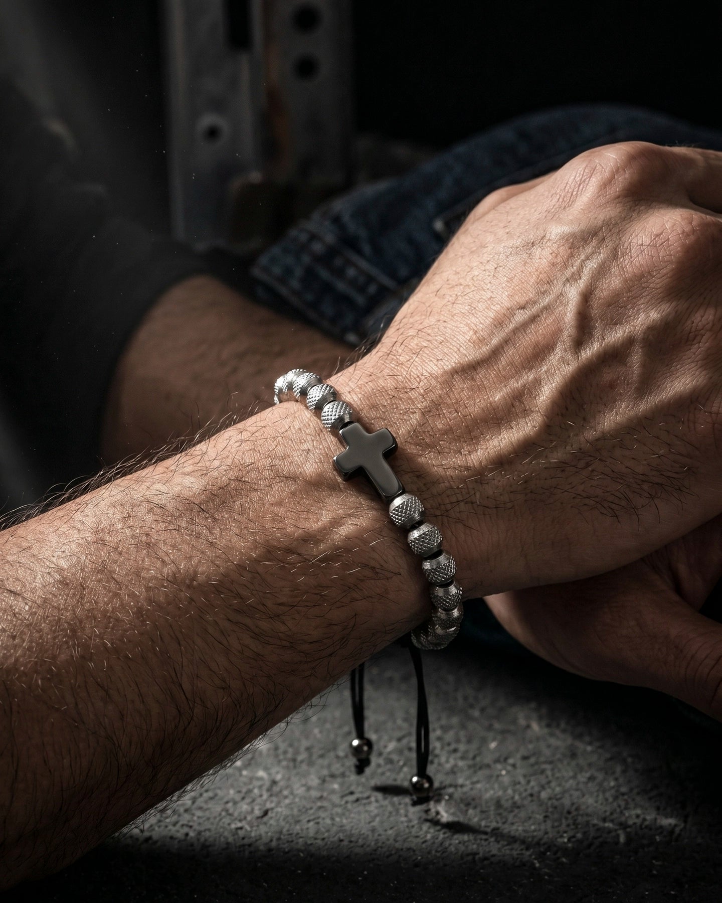 Pulseras Cruz – Negro y Plateado